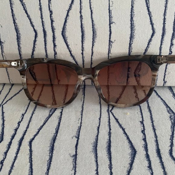 NIB - Vera Wang  Cat Eye  Sunglasses - Picture 6 of 8